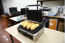 Máy kẹp bánh mì công nghiệp Punichi PU-861 ép 4 cái