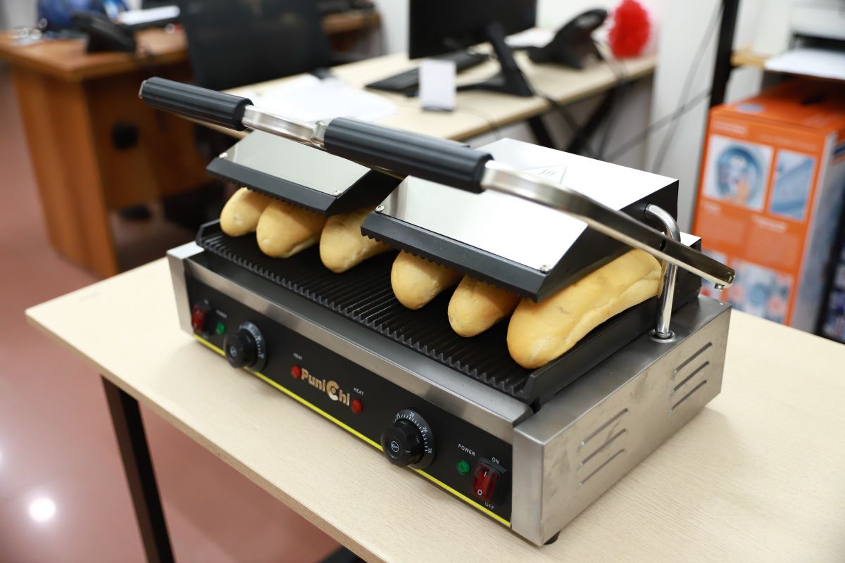 Máy ép bánh mì công nghiệp Punichi PU-862 Công nghệ Nhật bản