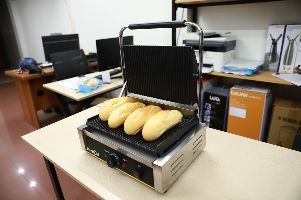 Máy kẹp bánh mì công nghiệp Punichi PU-861 Công nghệ Nhật bản